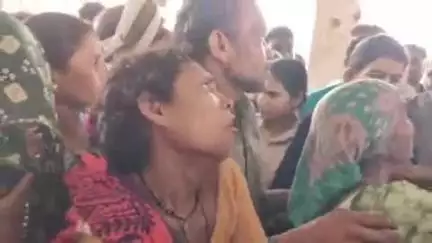 गुना नगर: कुएं में दम घुटने से हुई मौत के बाद प्रभारी मंत्री घटनास्थल पर पहुंचे