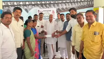 ముధోల్: కల్యాణలక్ష్మి,షాదీ ముబారక్ చెక్కుల పంపిణి లో ఎమ్మెల్యే  పవార్ రామారావు పటేల్