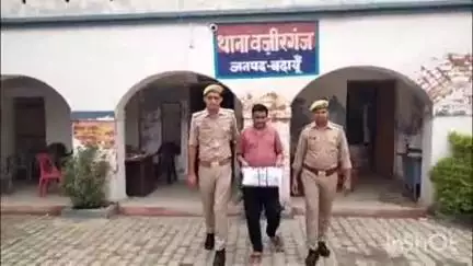 बिसौली: बगरैन रोड पर वाहन चेकिंग के दौरान वजीरगंज थाना पुलिस ने एक युवक को 1 किलो 963 ग्राम अफीम के साथ किया गिरफ्तार