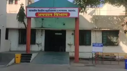 जळगाव: शासकीय रूग्णालयात 'दलालां'कडून गरीब रुग्णांची उघडपणे लूट; आक्रमक झालेल्या शिवसेना ठाकरे गटाचा इशारा