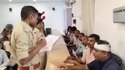 आरा: भोजपुर SP ने जनता दरबार में जन सुनवाई की, परिवादियों की शिकायतों के निस्तारण हेतु दिए निर्देश