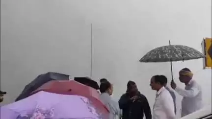 चम्पावत: जिलाधिकारी मनीष कुमार ने चंपावत टनकपुर राष्ट्रीय राजमार्ग के विभिन्न संवेदनशील स्थानों का किया स्थलीय निरीक्षण