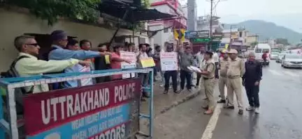 पौड़ी: जनपद में नशा मुक्त भारत पखवाड़ा अभियान के तहत पौड़ी पुलिस ने चलाया व्यापक स्तर पर जागरूकता अभियान