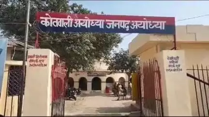 अयोध्या में ट्रक ने बाइक में टक्कर मारी, मासूम की मौत, मां-पिता भी घायल, ट्रामा सेंटर में चल रहा इलाज