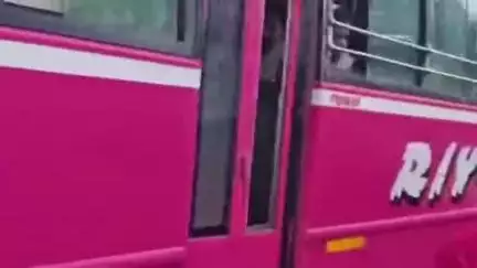 മുകുന്ദപുരം: പൂച്ചിന്നിപ്പാടത്ത് അമിത വേഗതയിലെത്തിയ സ്വകാര്യ ബസ് സ്കൂട്ടറിൽ ഇടിച്ച് അപകടം