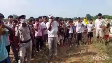 बिहटा: आनंदपुर स्थित बधार से पुलिस ने एक अज्ञात युवक का सिर कटा शव बरामद किया