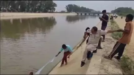 हनुमानगढ़: लखूवाली इंदिरा गांधी नहर में आत्महत्या के लिए कूदा व्यक्ति, मौके पर पहुंचे पुलिस के दो जवानों ने निकाला बाहर