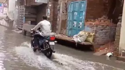 बरेली: बरेली में सुबह हुई बारिश से बिहारीपुर के आसपास मोहल्ले में जल भराव