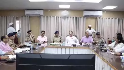 सहारनपुर: सर्किट हाउस सभागार में मंडलायुक्त ने कांवड़ यात्रा के संबंध में कानून व्यवस्था की बैठक की