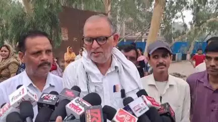 भिवानी में केन्द्रीय स्कूल में बस लगाने के लिए स्कूल के बच्चों व अध्यापकों ने जिला उपायुक्त से मुलाकात की तथा का० औम प्र