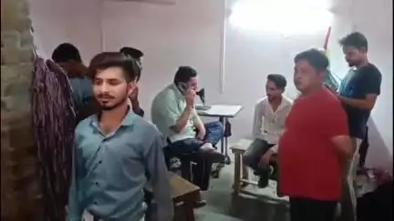 हसनपुर: हसनपुर में बिजली का बिल ठीक करने के नाम पर युवक ने कई लोगों से की ठगी, मामला बिजली विभाग को सौंपा गया
