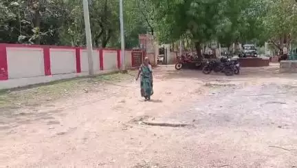 महोबा: पुलिस लाइन तिगैला में उधारी के पैसे मांगने पर दलित विधवा को जातिसूचक गालियां दी गईं और जान से मारने की धमकी दी गई