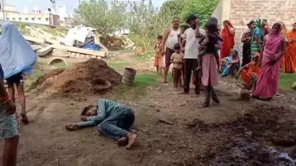 नाथनगर: नाथनगर स्टेशन के पास चलती ट्रेन से गिरा युवक, हुआ घायल