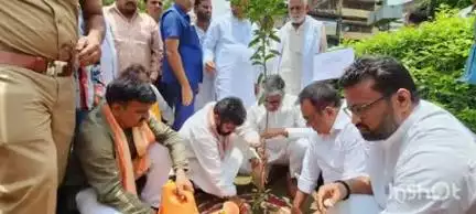 बलिया: स्वतंत्र प्रभार मंत्री ने आपातकाल के काले अध्याय की 50वीं वर्षगांठ पर अग्रवाल धर्मशाला में गोष्टी को संबोधित किया