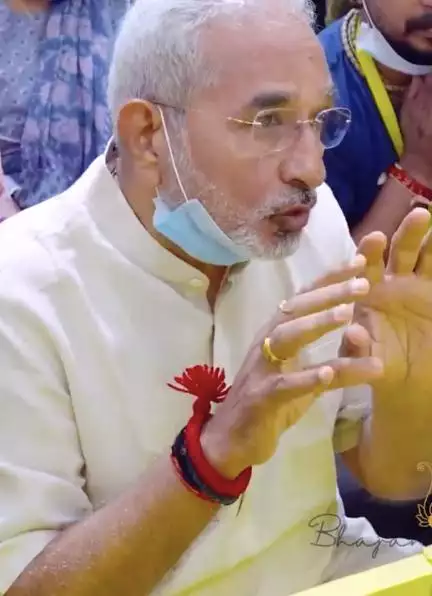 प्रेमानंद महाराज से मिलने पहुंचे पीएम मोदी के भाई, पूछा ये सवाल