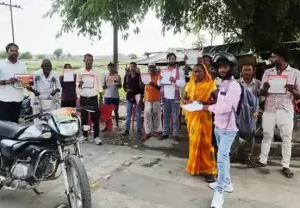 27 जनवरी 2025 से प्रतिदिन गांव गांव व घर-घर जाकर की पीडीए  पर मीटिंग व पीडीए पर चर्चा 

आज दिनांक 25 जून को 136 विधानसभा ददरौल क्षेत्र 
ग्राम पंचायत बंथरा व ग्राम पंचायत ददरौल और विभिन्न ग्राम पंचायत में डोर टू डोर व घर-घर जाकर लोगों से मुल