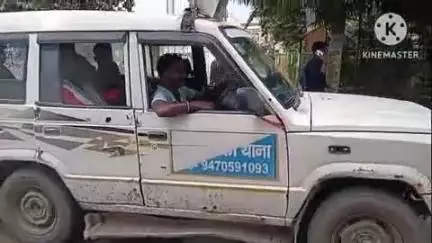 साहिबगंज: मिर्जाचौकी पुलिस ने नाबालिग लड़की से छेड़छाड़ करने वाले आरोपी को हाजीपुर दियारा से गिरफ्तार कर भेजा जेल