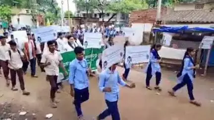 ପାଟଣାଗଡ: ରାଜ୍ୟରେ ମହିଳା ନିର୍ଯାତନା ବିରୋଧରେ ଖପ୍ରାଖୋଲରେ ଯୁବ ବିଜେଡି ପକ୍ଷରୁ ଧାରଣା ଓ କୁଶପୁତ୍ତଳିକା ଦାହ