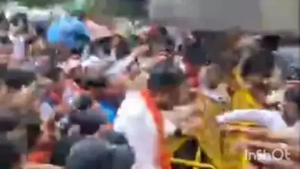 ಬೀದರ್: ಸಚಿವ ಜಮೀರ್ ಅಹ್ಮದ್ ರಾಜೀನಾಮೆಗೆ ಆಗ್ರಹಿಸಿ ನಗರದ ತಾಲ್ಲೂಕು ಪಂಚಾಯತ್ ಮುಂದೆ ಬಿಜೆಪಿ ಮುತ್ತಿಗೆ