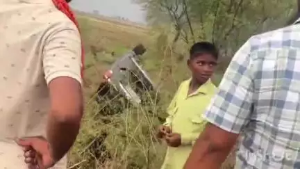 ब्रह्मपुर: एनएच 922 पर किसागर के पास नीलगाय को बचाने में खाई में गिरी कार, चालक बेहोश
