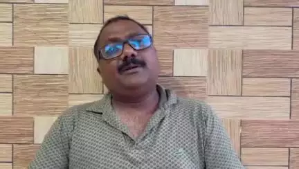 ದಾಂಡೇಲಿ: ನೈರ್ಮಲ್ಯ ಕಾರ್ಮಿಕರಿಗೆ ಕಳಪೆ ಮಟ್ಟದ ರೇನ್‌ ಕೋರ್ಟ್ ವಿತರಣೆಗೆ ನಗರದಲ್ಲಿ ಪೌರಕಾರ್ಮಿಕರ ಸಂಘದ ಜಿಲ್ಲಾಧ್ಯಕ್ಷ ಡಿ.ಸ್ಯಾಮಸನ್ ಕಿಡಿ