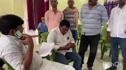चौगाईं: सागरपुर मौजा के किसानों ने विधायक को सौंपा मांगपत्र, 25 केवी का ट्रांसफार्मर लगाने की मांग की