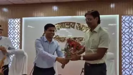 बेतिया: समाहरणालय सभागार में बाढ़ और सूखा-2025 की तैयारी को लेकर समीक्षा बैठक संपन्न