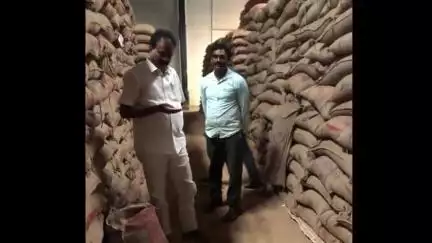 ఇల్లందు: ఇల్లెందు పట్టణంలో రేషన్ గోడౌన్ లను తనిఖీ చేసిన రాష్ట్ర గిడ్డంగుల సంస్థ చైర్మన్ రాయల నాగేశ్వరరావు