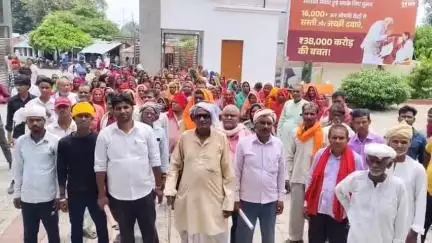 बस्ती: मनरेगा मजदूरों ने कलेक्ट्रेट पहुँचकर जिला प्रशासन को सौंपा ज्ञापन, भुगतान न मिलने पर दी आन्दोलन की चेतावनी