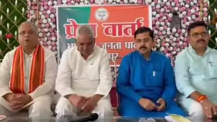 सीतापुर: गुरु कृपा गेस्ट हाउस में कांग्रेस सरकार द्वारा लगाई गई इमरजेंसी को भाजपा ने काला दिवस के रूप में मनाया
