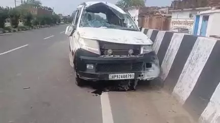 मोठ: ग्राम खिल्ली के पास अज्ञात वाहन की टक्कर से कार बेकाबू होकर पलटी, 5 लोग हुए घायल