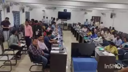 अरवल: डीएम कुमार गौरव ने विधानसभा चुनाव की तैयारी को लेकर की समीक्षा बैठक, मतदान केंद्रों पर सुविधाएँ सुनिश्चित करने का निर्देश