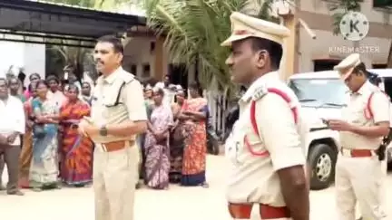 ఆటో డ్రైవర్లు, తోపుడుబండ్ల వ్యాపారులకు కౌన్సిలింగ్ ఇచ్చిన కదిరి డిఎస్పి శివ నారాయణస్వామి