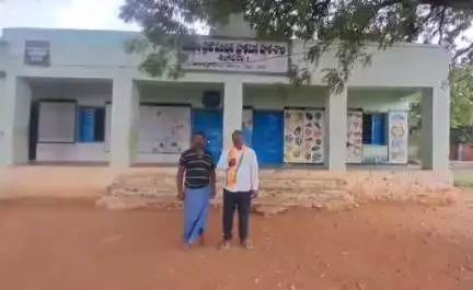 అలంపూర్: సింగవరం-1 గ్రామంలో ఖాళీగా దర్శనం ఇస్తున్న ప్రభుత్వ పాఠశాల, విద్యార్థులను చేరిపించాలని కోరిన మండల బీజేపీ అధ్యక్షుడు ఈశ్వర్