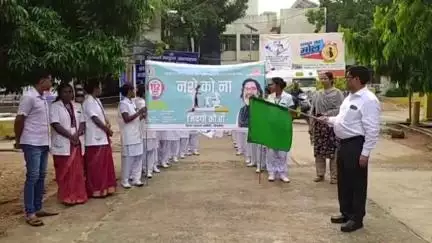 सिमडेगा: सिमडेगा सदर अस्पताल परिसर से मादक पदार्थों के विरुद्ध निकल गई जागरूकता रह गई सिविल सर्जन ने दिखाई हरी झंडी