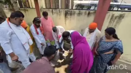 देेेवरिया: दयाशंकर सिंह ने जिला पंचायत सभागार में कहा- सत्ता के मद में कांग्रेस ने लोकतांत्रिक संस्थाओं को रौंदा