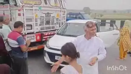 हापुड़: हापुड़ के थाना देहात क्षेत्र में राष्ट्रीय राजमार्ग 9 पर ट्रक और कार की भिंड़त, एक व्यक्ति घायल