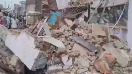 फिरोज़ाबाद: जाटवपुरी इलाके में अवैध अतिक्रमण के खिलाफ बाबा का बुलडोजर चला