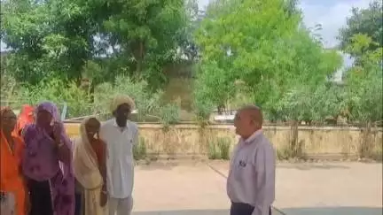 भिनाय: सहायक कृषि अधिकारी कार्यालय भिनाय में किसानों को नहीं मिल रहा बीज, महिलाओं ने किया विरोध प्रदर्शन