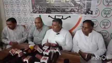 कासगंज: कासगंज में बीजेपी जिला कार्यालय पर आपातकाल के 50 वर्ष पूरे होने पर मनाया गया काला दिवस