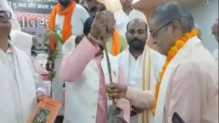 हमीरपुर: हमीरपुर मुख्यालय के वरदान रेजीडेंसी में लोकतंत्र सेनानियों को किया गया सम्मानित