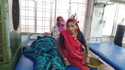 महोबा: श्रीनगर में खेत पर काम कर रहे बुजुर्ग दंपति पर गिरी आकाशीय बिजली, परिजन उन्हें लेकर पहुंचे अस्पताल