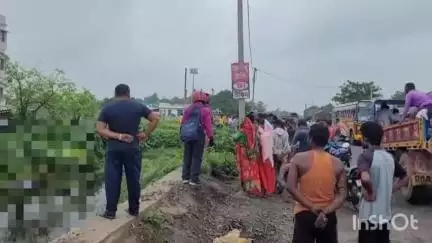 রায়না ১: পূর্ব বর্ধমানের বাঁকুড়া মোড় সংলগ্ন এলাকায় অঞ্জলি থেকে অজ্ঞাত পরিচয় ব্যক্তির মৃতদেহ উদ্ধার