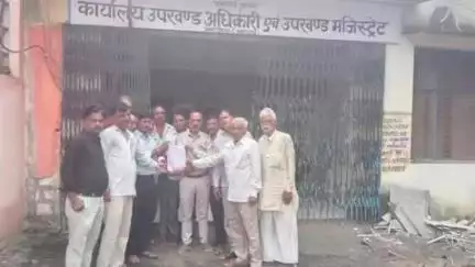 अन्ता: हापाहैडी में करंट से दादी और पिता की मौत के बाद नाबालिग आश्रित लड़की को आर्थिक सहायता देने के लिए दिया ज्ञापन