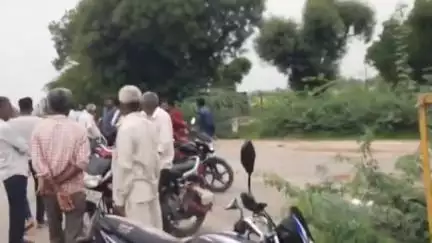 सुमेरपुर: तखतगढ़ जालौर रोड पावटा सर्कल के पास लोडिंग टेंपो और बाइक की टक्कर में एक की मौत, पुलिस ने दोनों वाहनों को लिया कब्जे में