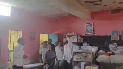 पटेरा: कुटरी गांव के शासकीय स्कूल का विधायक उमादेवी खटीक ने किया औचक निरीक्षण, क्षतिग्रस्त भवन व अव्यवस्थाओं पर जताई नाराज़गी