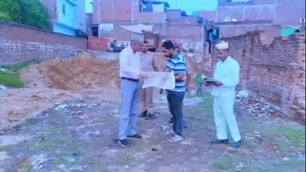 अमरोहा: अमरोहा के पनवाड़ी तालाब पर आधी रात अवैध कब्जा, भू-माफियाओं की नई साजिश नाकाम, SDM ने लेखपाल को लगाई फटकार
