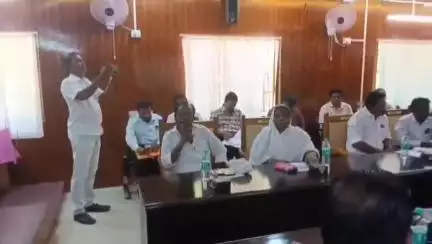 அறந்தாங்கி: திமுக சுயேச்சை உறுப்பினர்களிடையே காரசார விவாதம் நகர்மன்றத்தில் நடந்த கூட்டத்தில் பரபரப்பு