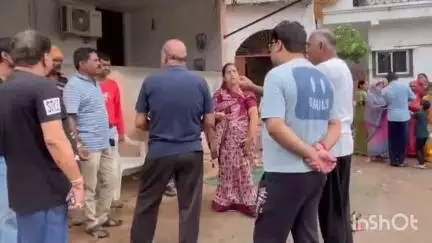 होशंगाबाद नगर: वार्ड नंबर-17 प्रोफेसर कॉलोनी में नगर पालिका अध्यक्ष ने सड़क निर्माण कार्य को लेकर किया भूमिपूजन