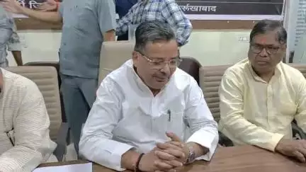 फर्रुखाबाद: आवास विकास स्थित जिला भाजपा कार्यालय पर आपातकाल के 50 वर्ष पूर्ण होने पर पर्यटन मंत्री जयवीर सिंह ने की प्रेस वार्ता